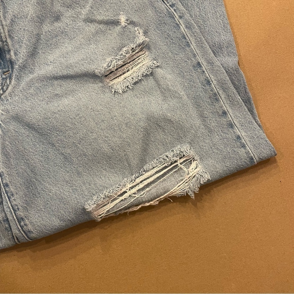Women’s Levi’s Premium Baggy Dad Jeans Light Wash Distressed Size 32 - Picture 6 of 16